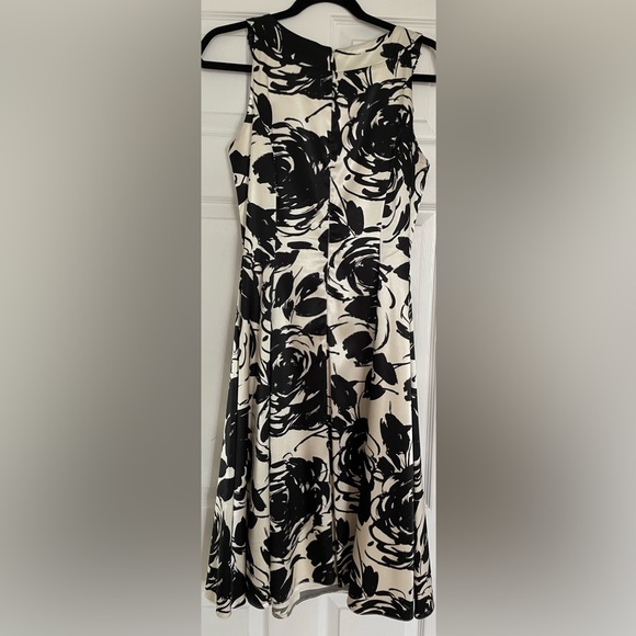 Ball gown style - Picture 2 of 2